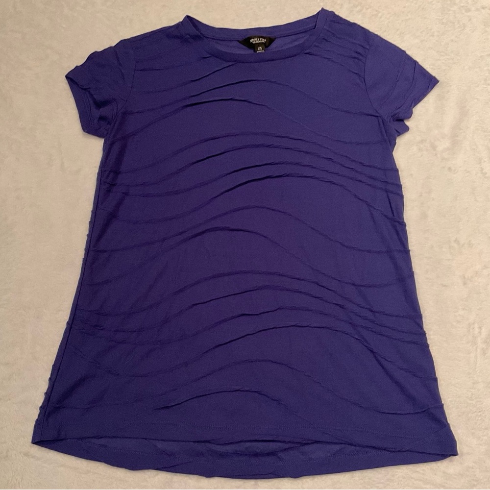 Women’s Vera Wang Purple T-Shirt Size Extra Small With Wavy Details